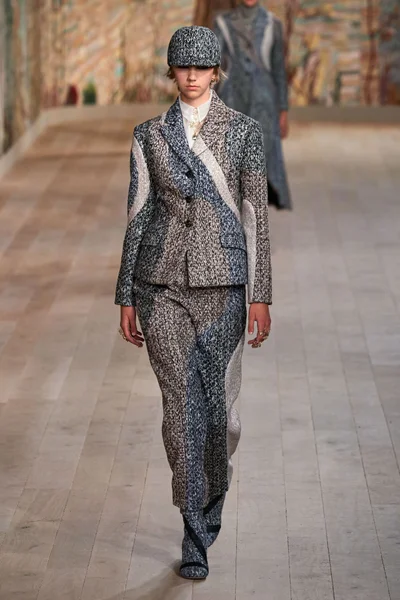 Look 52